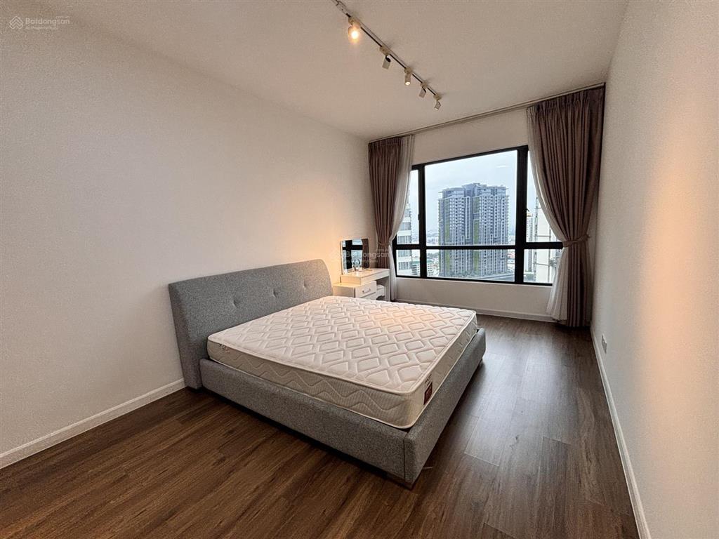 Cho thuê nhanh căn hộ 2pn2wc estella heights 102m2 full nội thất view hồ bơi giá chỉ 35 tr/th