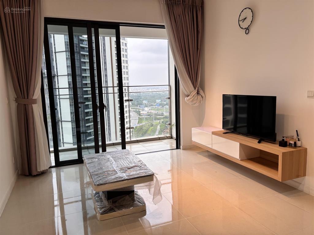 Cho thuê nhanh căn hộ 2pn2wc estella heights 102m2 full nội thất view hồ bơi giá chỉ 35 tr/th