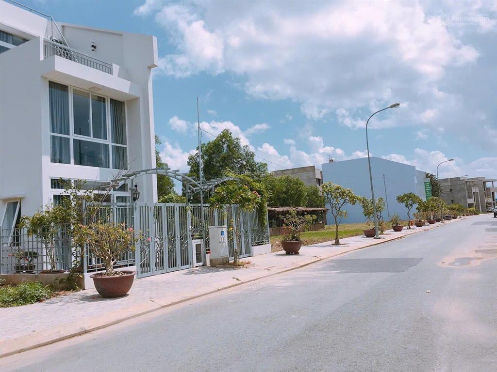 Chính chủ gửi bán lô thương mại sổ làng sen đường 30m, dt 83.1m2 nở hậu. giá 1.25 tỷ,  0907 705 ***