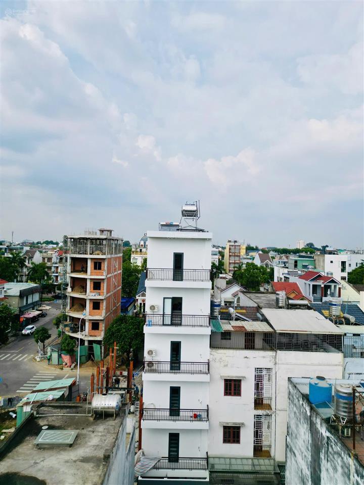 Cho thuê nhà nguyên căn 5 lầu gs2, đông hòa tphcm, có thang máy.  0767 500 ***