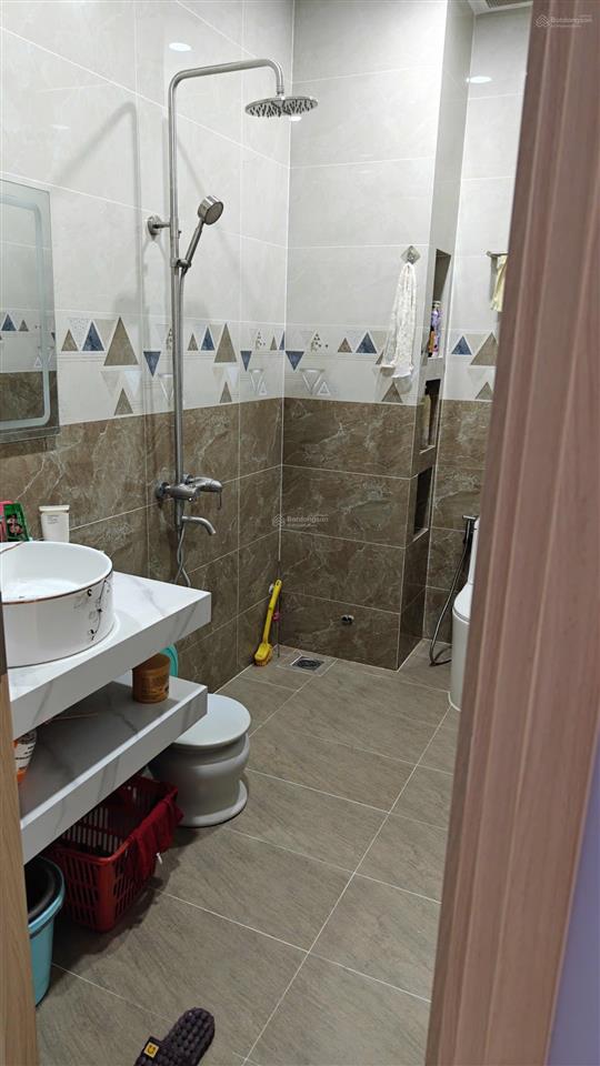 Chính chủ gửi bán 1 trệt 2 lầu ngay tân hoà 2, hiệp phú, sổ hồng sẵn sang tên ngay.  0767 500 ***
