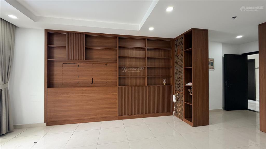 Cho thuê căn phú đông sky garden 2pn2wc có sẵn nội thất, giá tốt nhận nhà ngay.  0767 500 ***