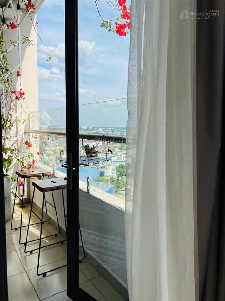 Cho thuê căn sân vườn đẹp 2pn2wc, view thoáng mát full nội thất.  0767 500 ***
