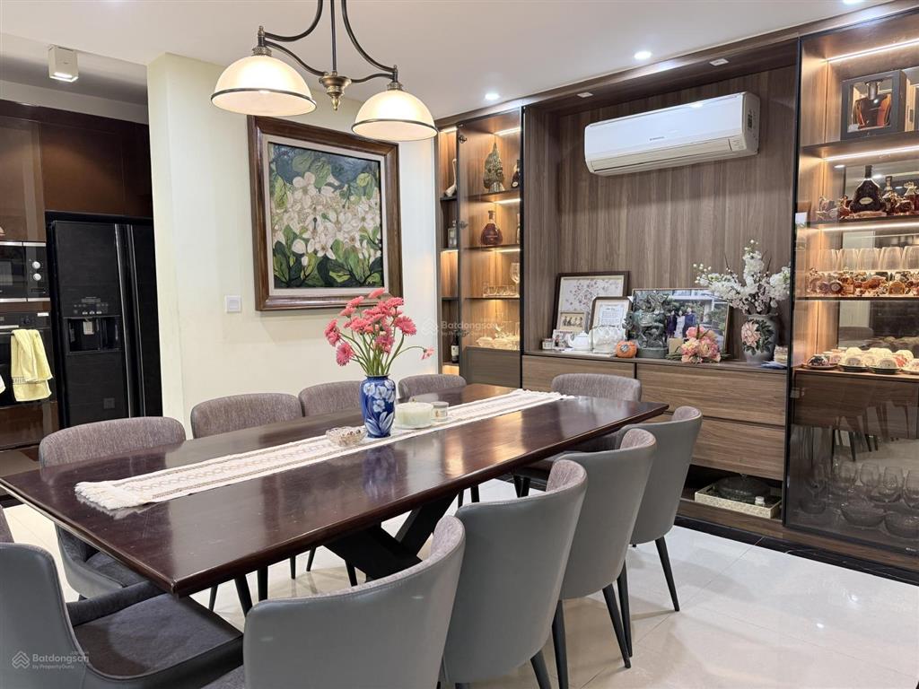 Cho thuê biệt thự song lập góc vườn tùng đầy đủ nội thất, giá thuê 35tr/th ở được luôn