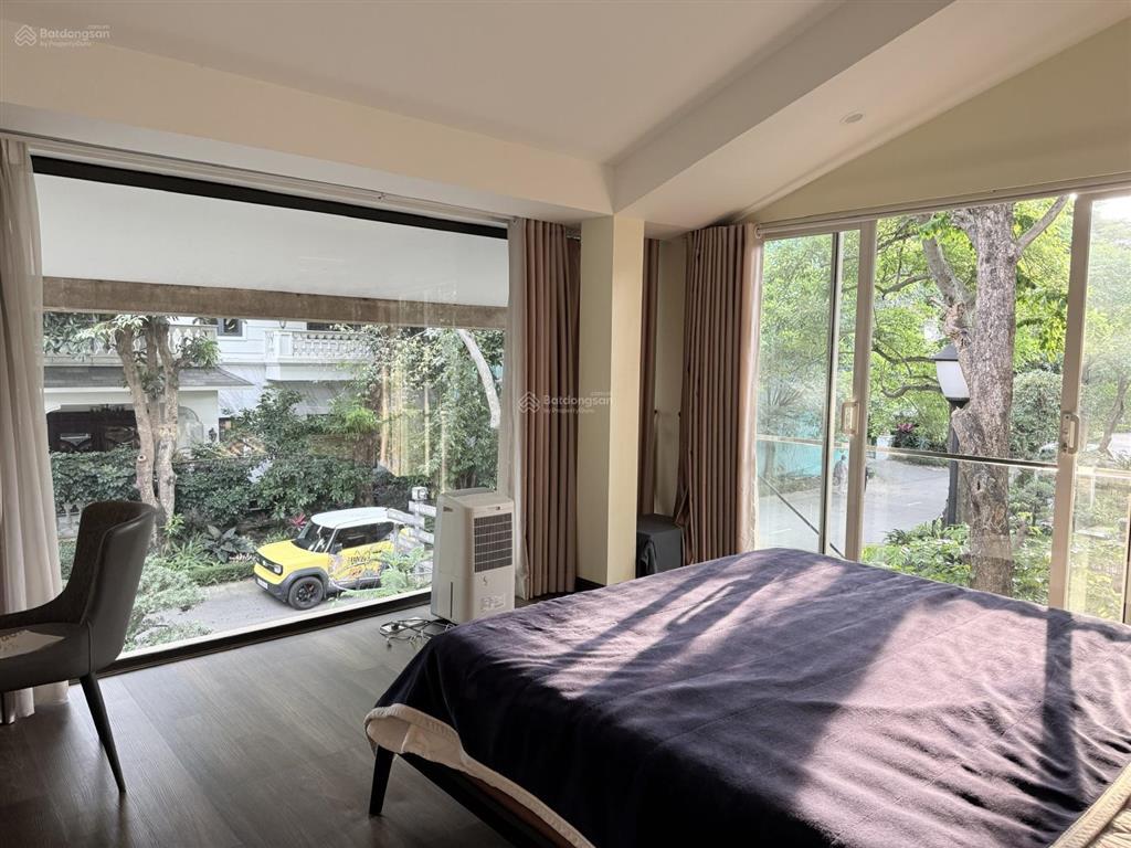 Cho thuê biệt thự song lập góc vườn tùng đầy đủ nội thất, giá thuê 35tr/th ở được luôn