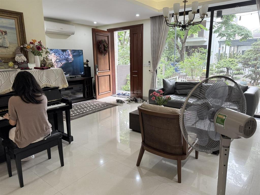 Cho thuê biệt thự song lập góc vườn tùng đầy đủ nội thất, giá thuê 35tr/th ở được luôn