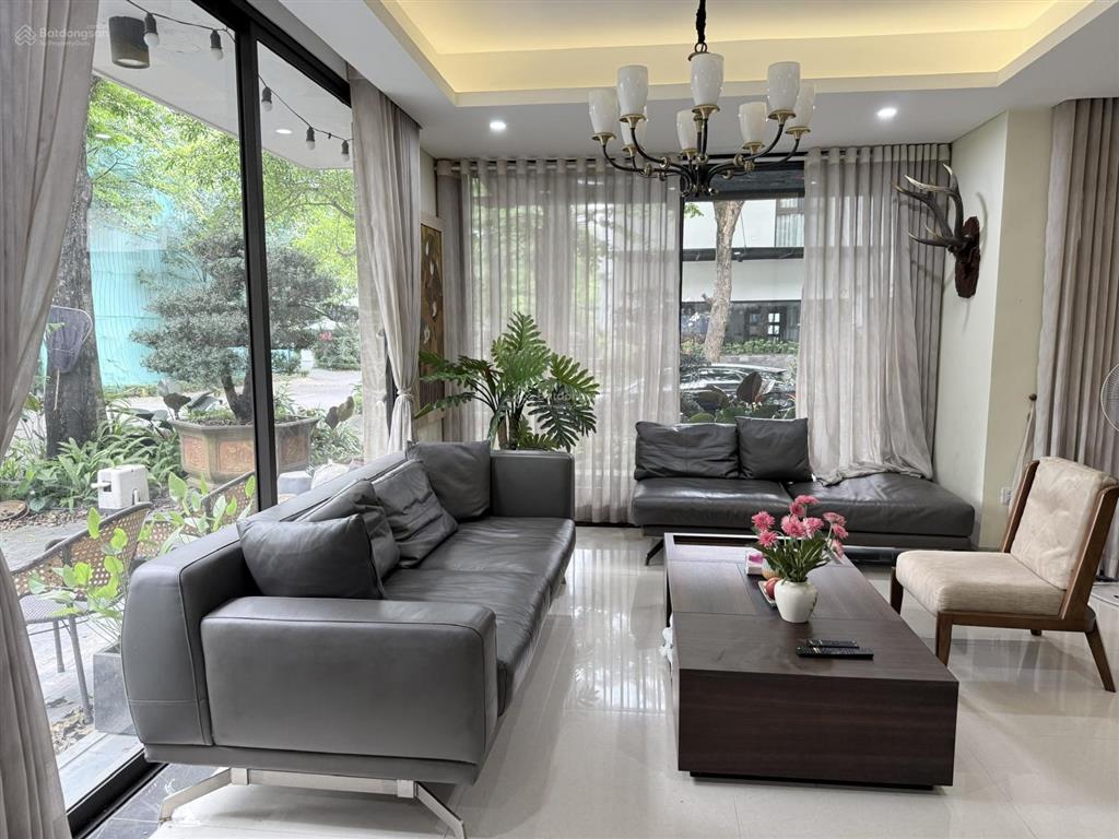 Cho thuê biệt thự song lập góc vườn tùng đầy đủ nội thất, giá thuê 35tr/th ở được luôn