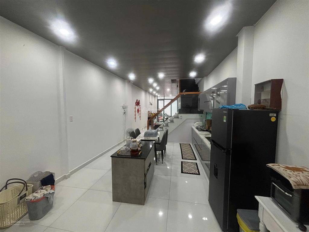Nhà 1 sẹc ngắn cách 20m ra mặt tiền đường trịnh đình trọng, 4x20m cn 79m2 đúc 1 lầu, giá 6,8 tỷ tl