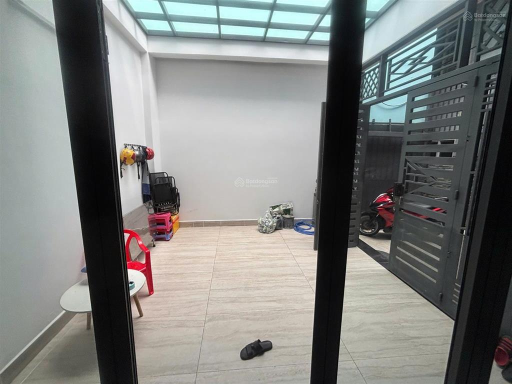 Nhà 1 sẹc ngắn cách 20m ra mặt tiền đường trịnh đình trọng, 4x20m cn 79m2 đúc 1 lầu, giá 6,8 tỷ tl