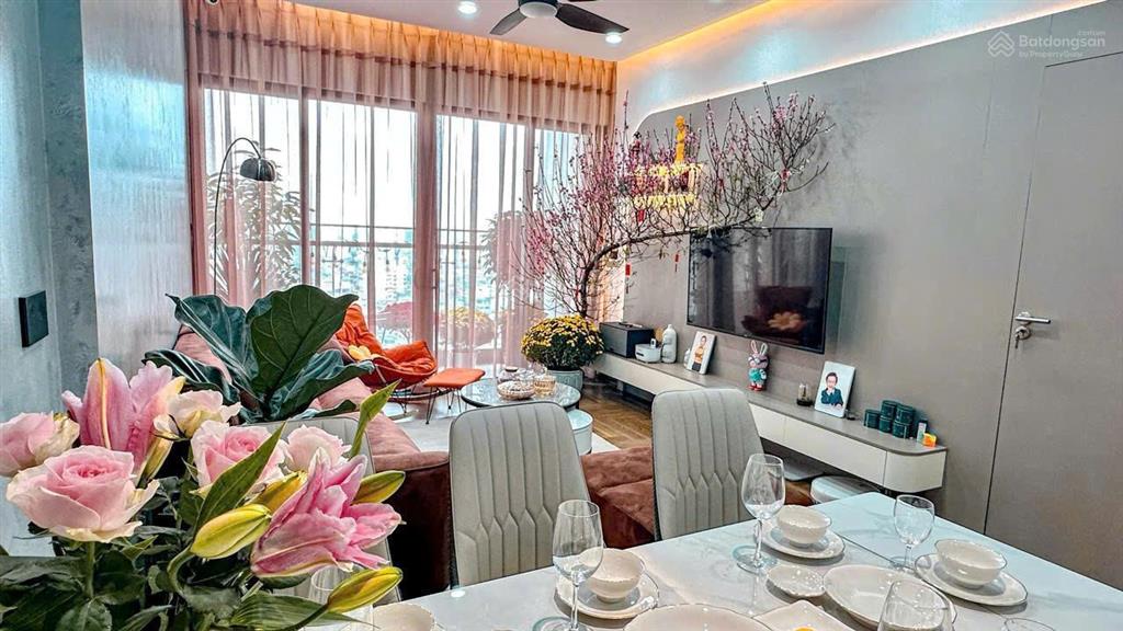 Tôi bán căn hộ 2pn dt 69m2 chung cư hà nội centerpoint, giá 6,5 tỷ.  0932 392 ***