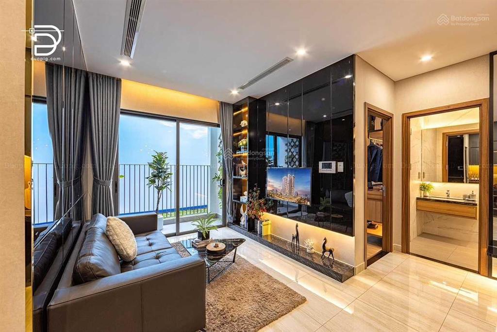 Tôi bán căn 3pn dt 105m2 chung cư royal city, giá 12 tỷ bao phí,  0932 392 ***