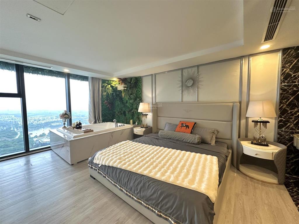 Tôi bán căn 3pn dt 105m2 chung cư royal city, giá 12 tỷ bao phí,  0932 392 ***