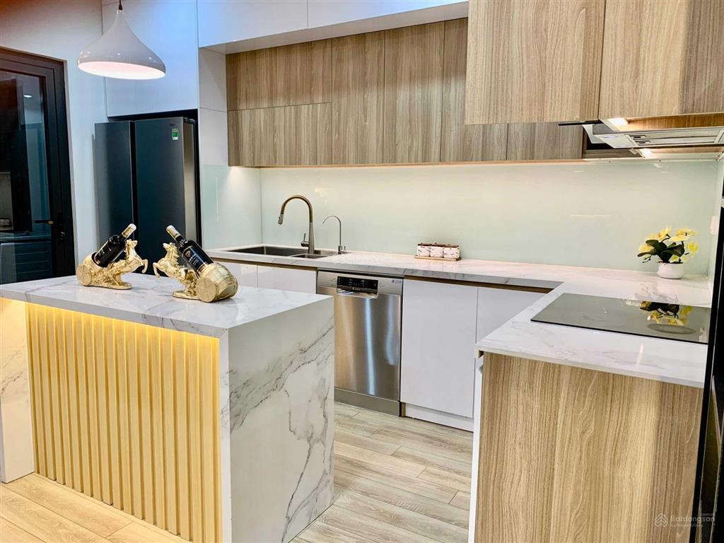 Chính chủ bán căn 3pn dt 98m2 chung cư vườn xuân  nguyễn chí thanh, giá 9.3 tỷ,  0932 392 ***