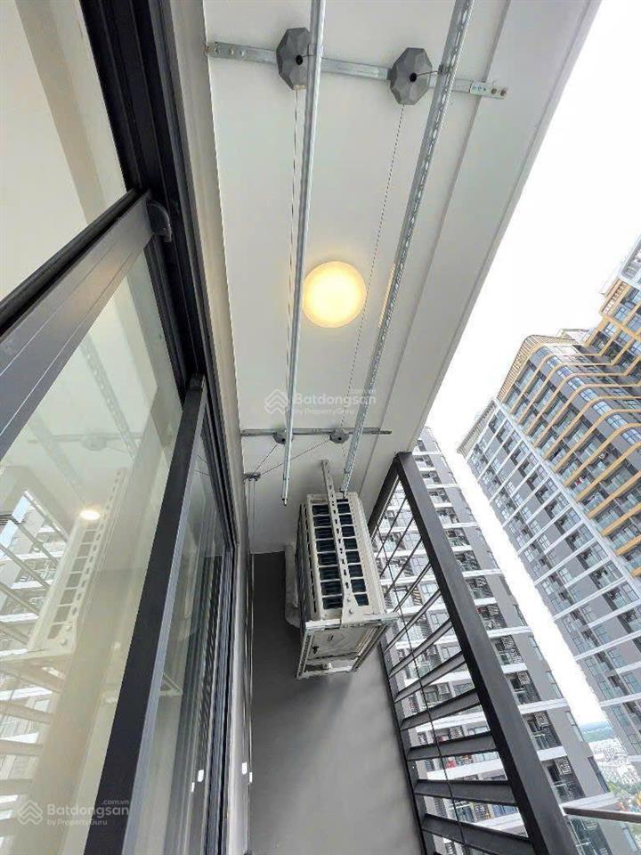 Cần tiền bán gấp căn studio the beverly 2ty35, 35m2, tầng trung view đẹp thoáng mát, full nội thất.