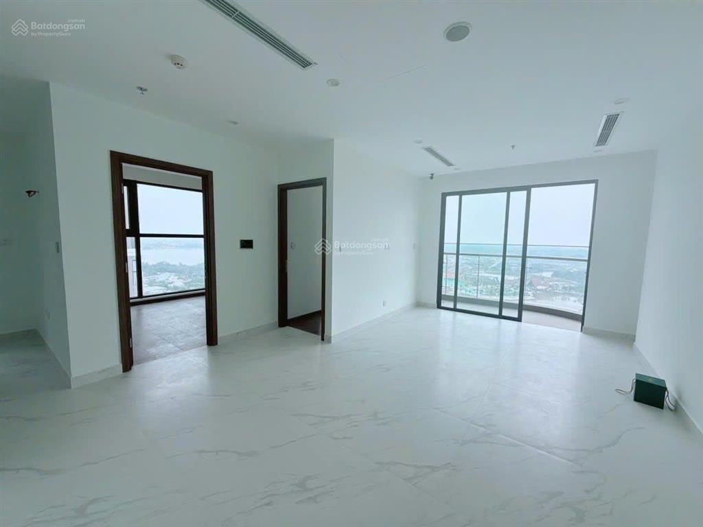 Cần tiền bán gấp căn studio the beverly 2ty35, 35m2, tầng trung view đẹp thoáng mát, full nội thất.