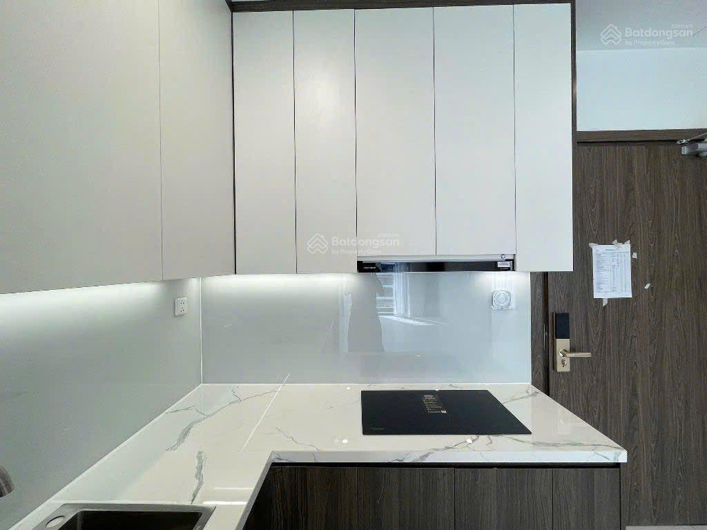 Cần tiền bán gấp căn studio the beverly 2ty35, 35m2, tầng trung view đẹp thoáng mát, full nội thất.