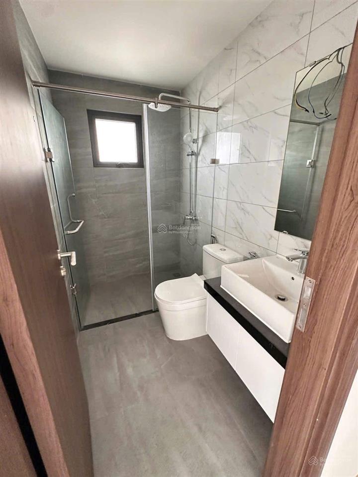 Cần tiền bán gấp 2pn the the habitat 2ty65, 67m2, tầng trung view đẹp thoáng mát, full nội thất.