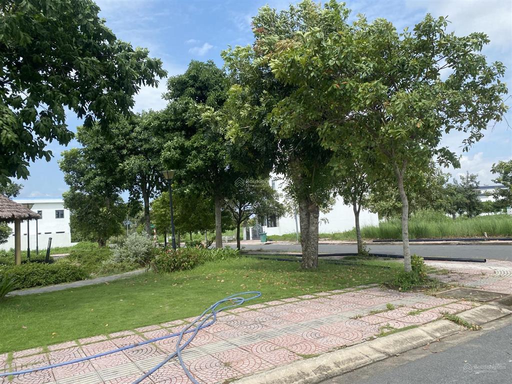 Bán gấp lô đất đối diện công viên 75m2 giá 2ty350 (thương lượng)  0931 112 *** ngân