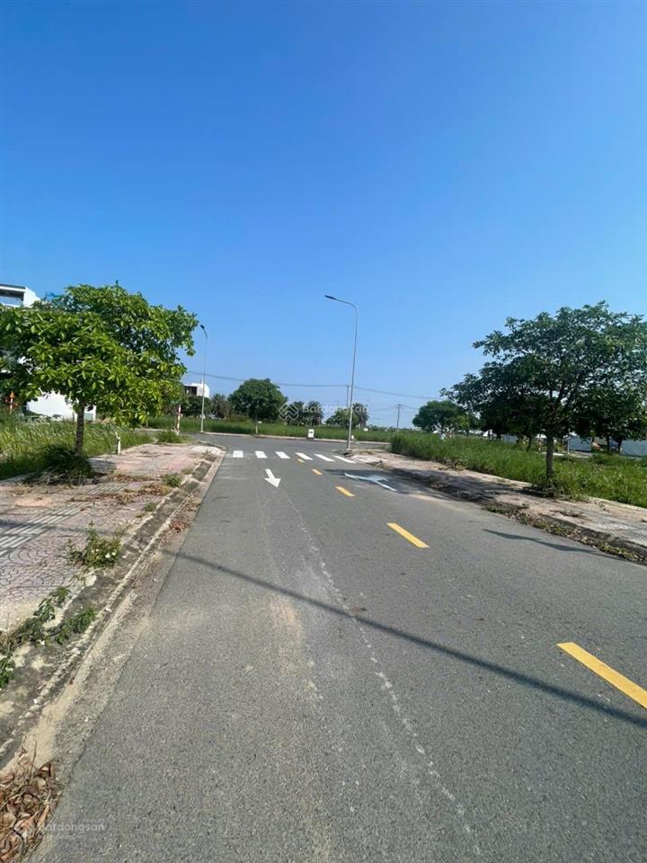 Bán cắt lỗ lô đất kđt the sol city giá 2tỷ tại cần giuộc, long an.  0931 112 *** ngân