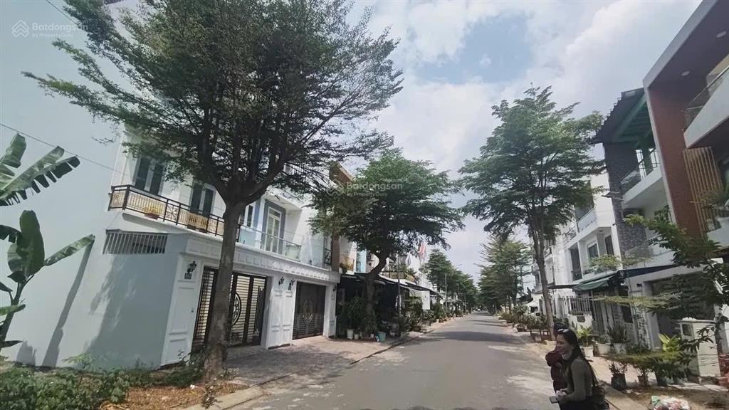 Cần bán căn nhà tại kđt năm sao 3.5 tấm giá 3tỷ7 (thương lượng).  0931 112 *** ngân