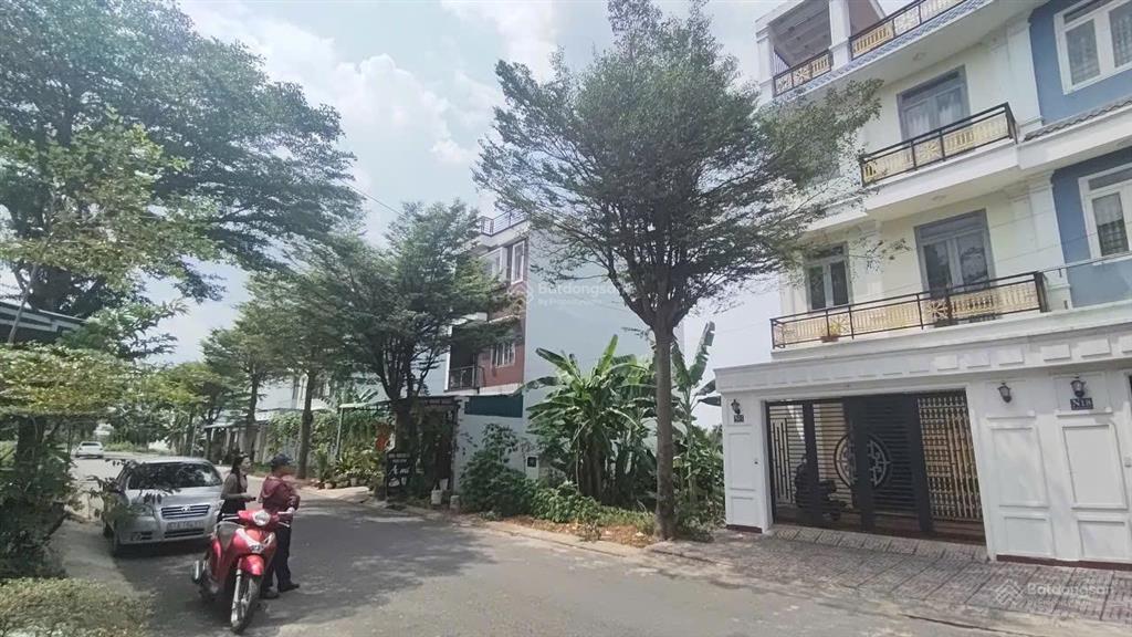 Cần bán căn nhà tại kđt năm sao 3.5 tấm giá 3tỷ7 (thương lượng).  0931 112 *** ngân