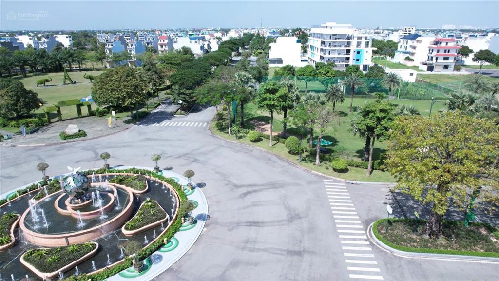 Cần bán lô góc 3 mặt tiền ngay công 2 kđt năm sao 155m2 giá 7tỷ2 (thương lượng).  0931 112 ***