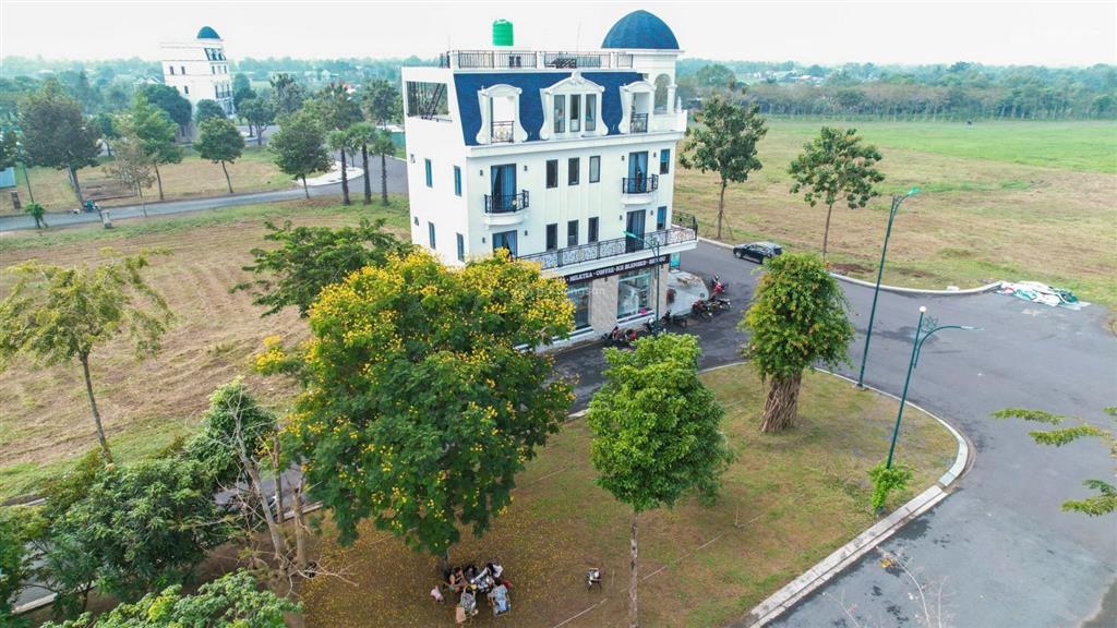 Cần bán lô góc 3 mặt tiền ngay công 2 kđt năm sao 155m2 giá 7tỷ2 (thương lượng).  0931 112 ***