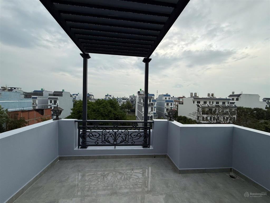 Bán gấp căn nhà kđt năm sao, 279m2 giá 4tỷ3 (thương lượng).  0931 112 *** ngân