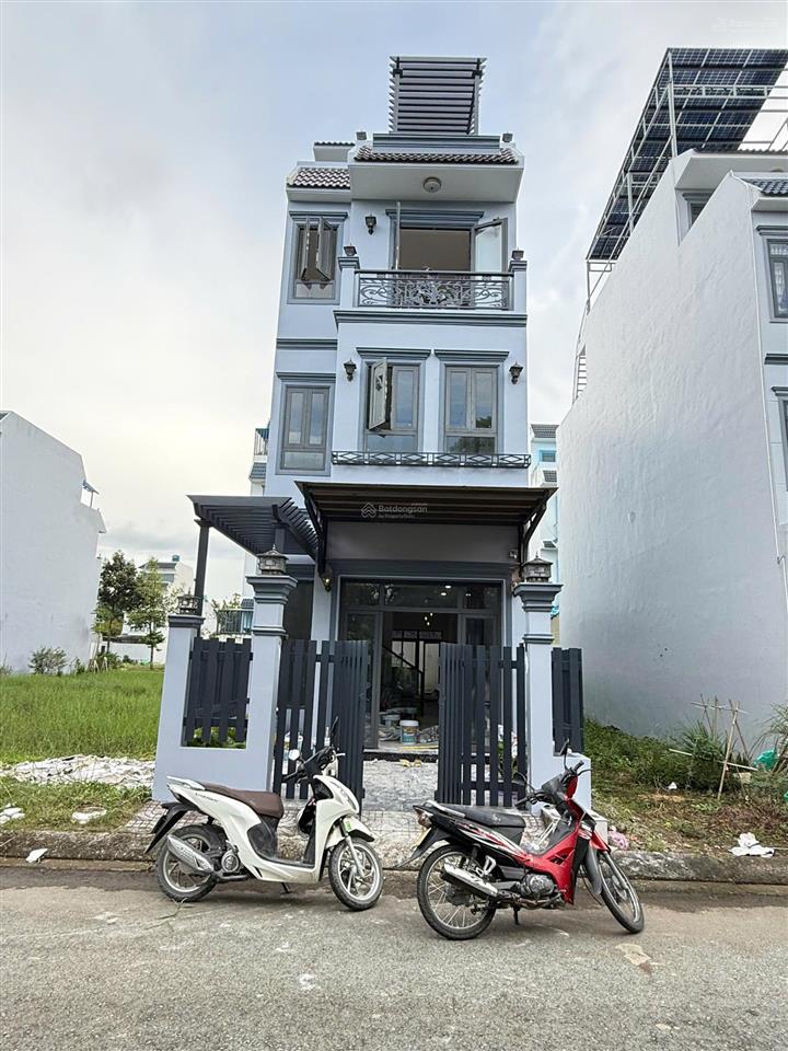 Bán gấp căn nhà kđt năm sao, 279m2 giá 4tỷ3 (thương lượng).  0931 112 *** ngân