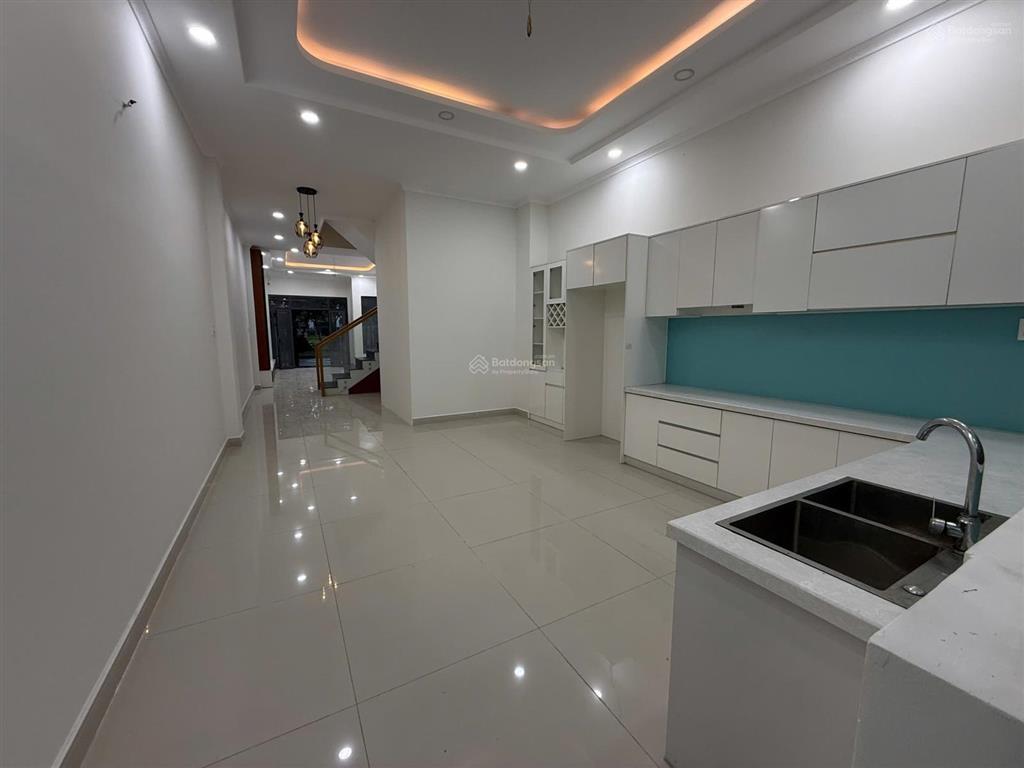 Bán gấp căn nhà kđt năm sao, 279m2 giá 4tỷ3 (thương lượng).  0931 112 *** ngân