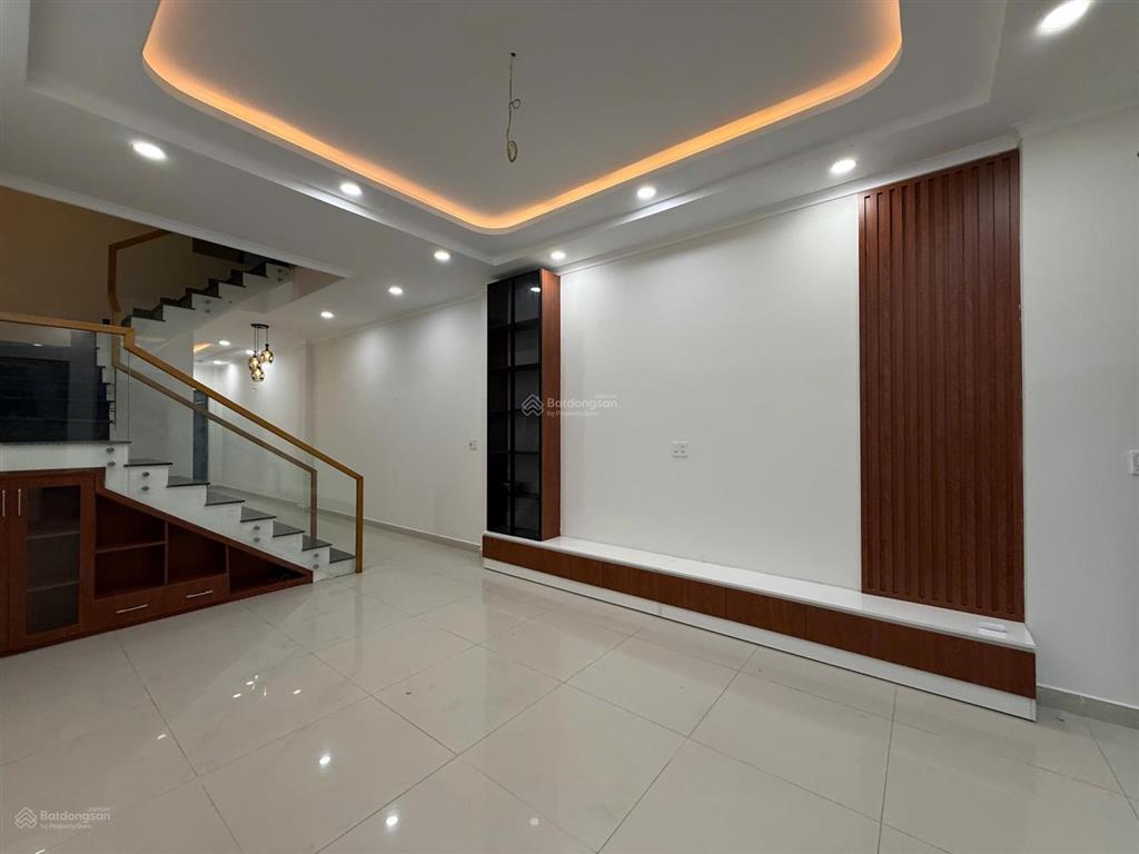 Bán gấp căn nhà kđt năm sao, 279m2 giá 4tỷ3 (thương lượng).  0931 112 *** ngân