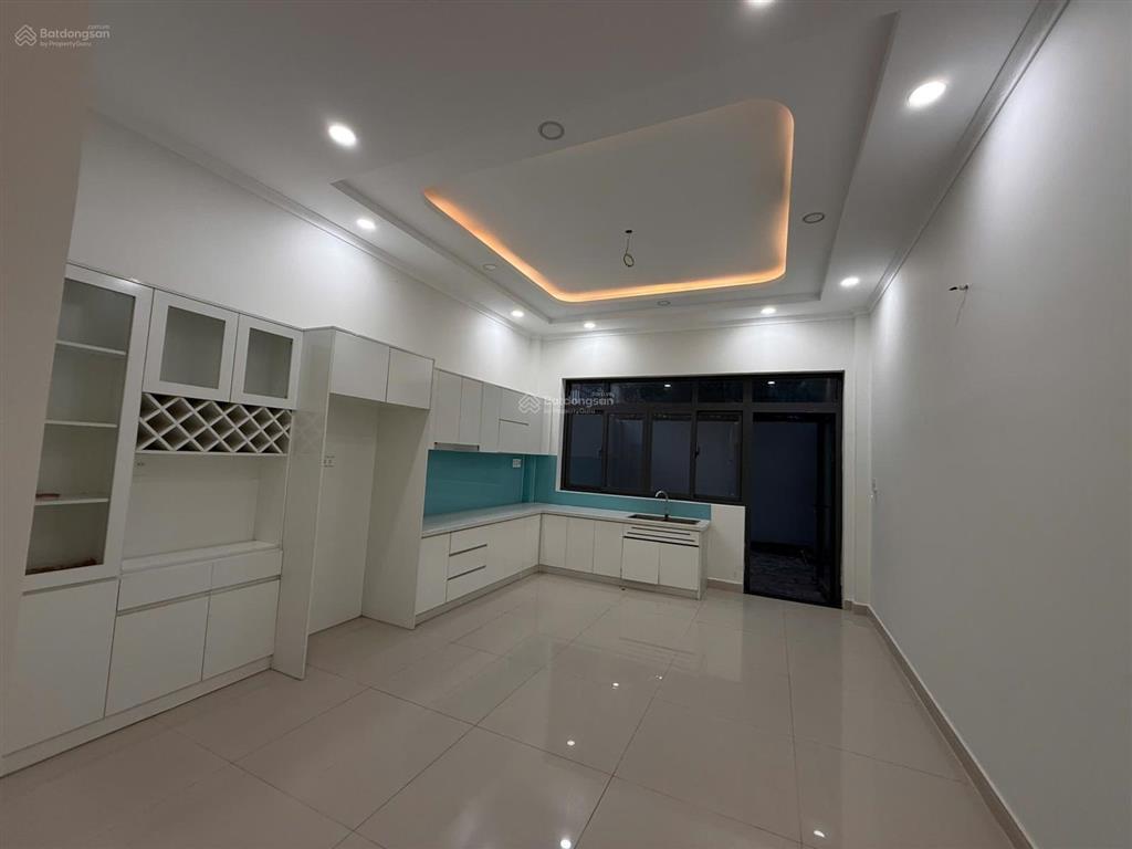 Bán gấp căn nhà kđt năm sao, 279m2 giá 4tỷ3 (thương lượng).  0931 112 *** ngân