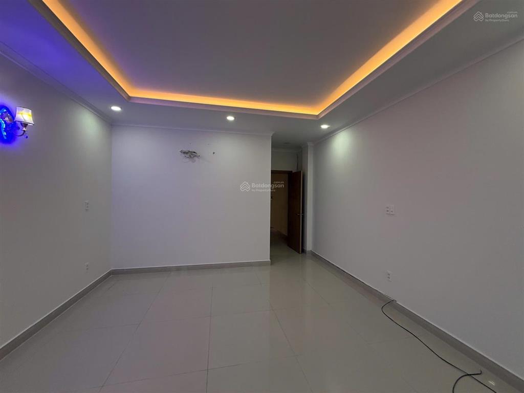 Bán gấp căn nhà kđt năm sao, 279m2 giá 4tỷ3 (thương lượng).  0931 112 *** ngân
