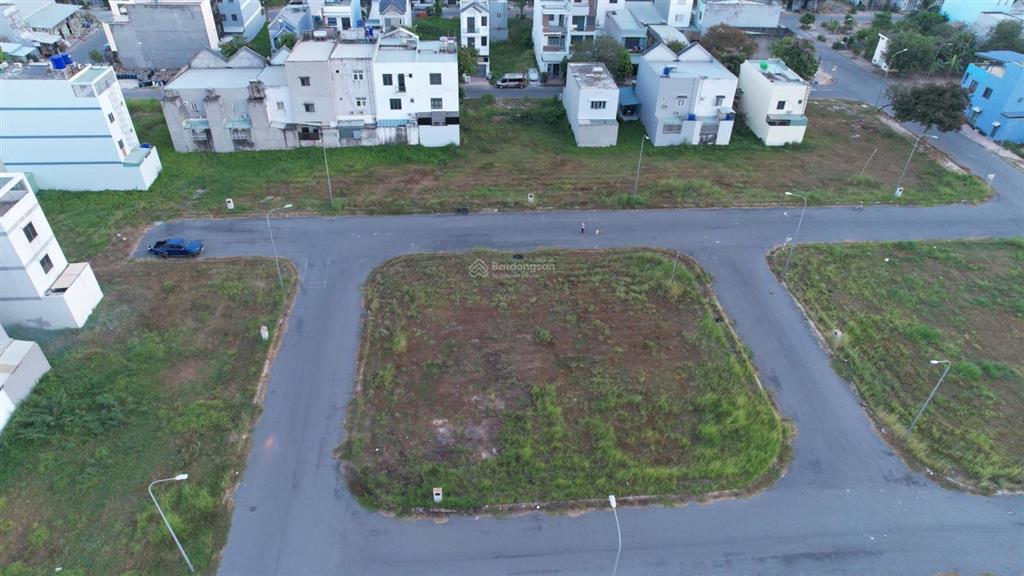 Cần bán lô đất kđt năm sao, tại cần giuộc  long an. 216m2 giá 4tỷ6 (thương lượng).  0931 112 ***