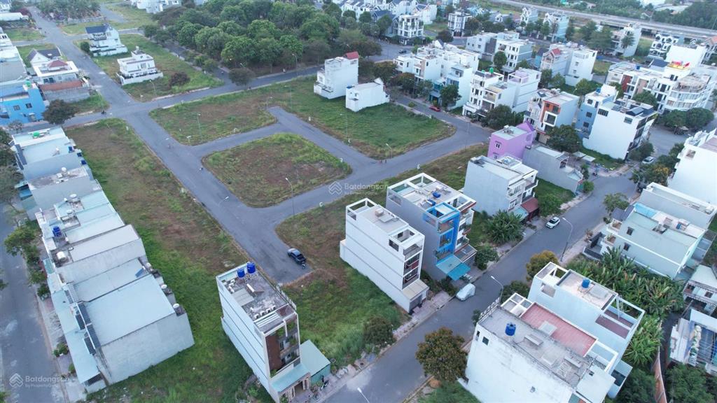 Cần bán lô đất kđt năm sao, tại cần giuộc  long an. 216m2 giá 4tỷ6 (thương lượng).  0931 112 ***