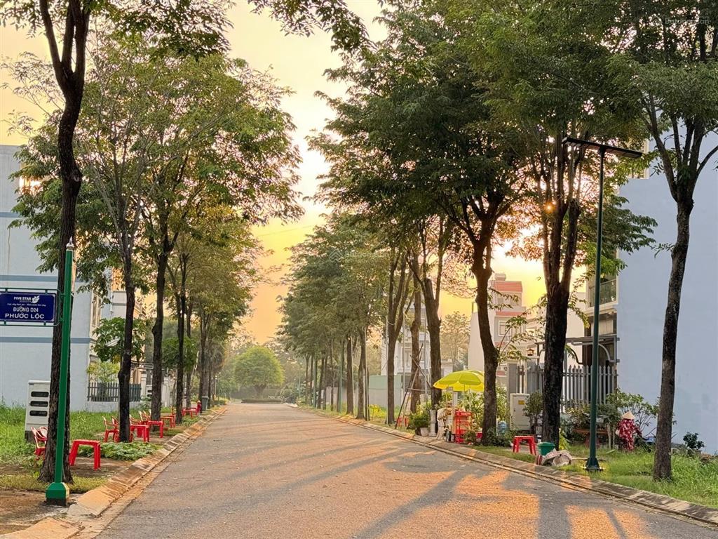 Cần bán lô đất kđt năm sao 99m2 giá 2ty7 ( bớt lộc)  0931 112 *** ngân