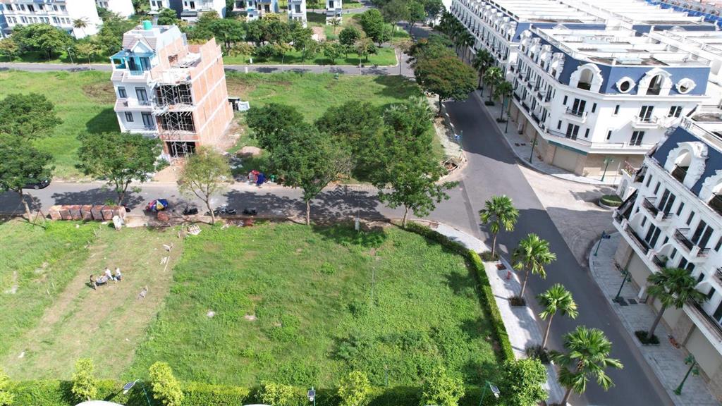 Cần bán lô đất tại kđt năm sao 126m2 giá 3ty6 (thương lượng)  0931 112 *** ngân