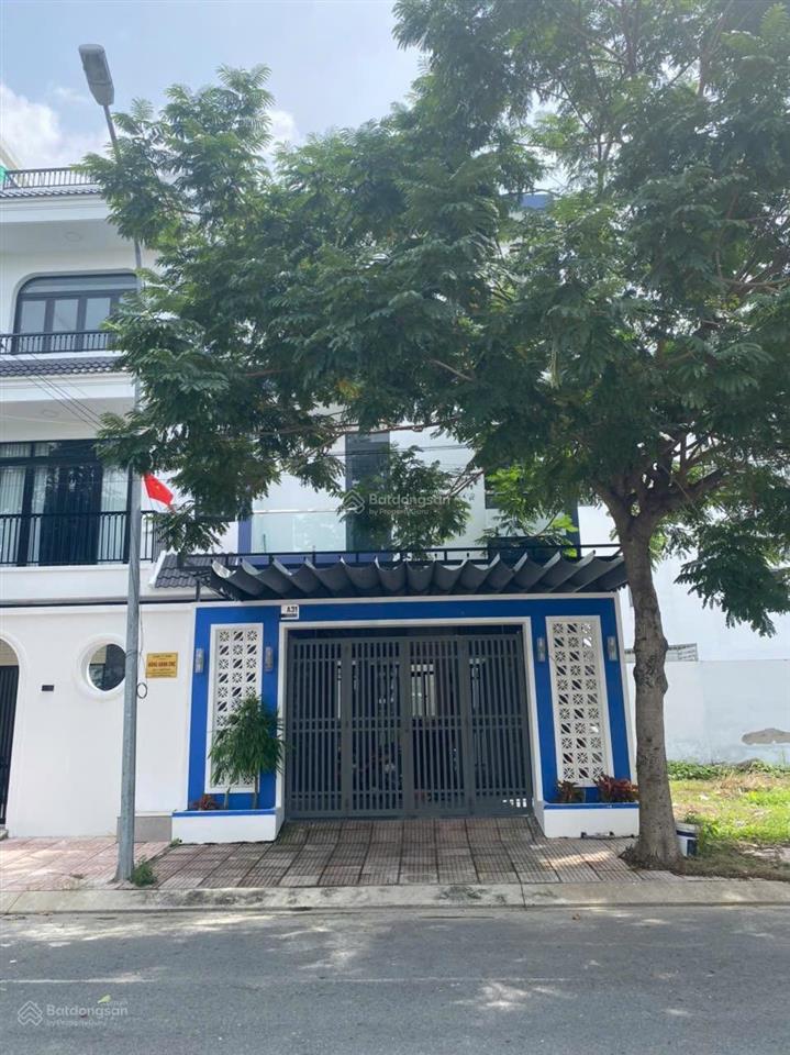 Cầm bán căn nhà mới tại kđt năm sao 250m2. giá 3tỷ950 (thương lượng).  0931 112 *** ngân