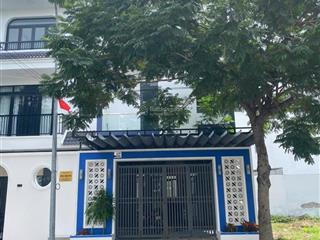 Cầm bán căn nhà mới tại kđt năm sao 250m2. giá 3tỷ950 (thương lượng).  0931 112 *** ngân