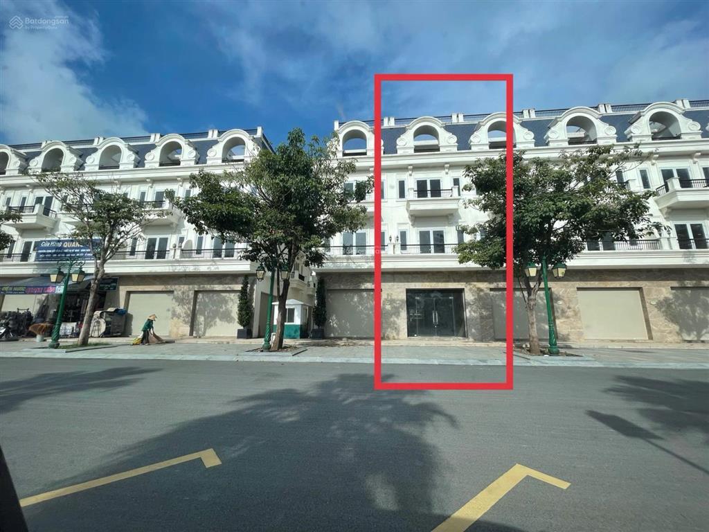 Cần bán căn shophouse mặt tiền đinh đức thiện 331m2 giá 14 tỷ (thương lượng)  0931 112 *** ngân