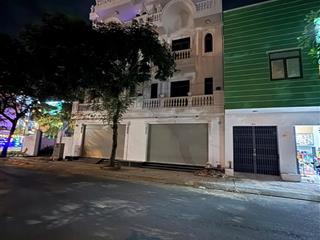 Cần bán căn nhà mặt tiền kdc năm sao 310m2 giá 5ty8.  0931 112 *** ngân