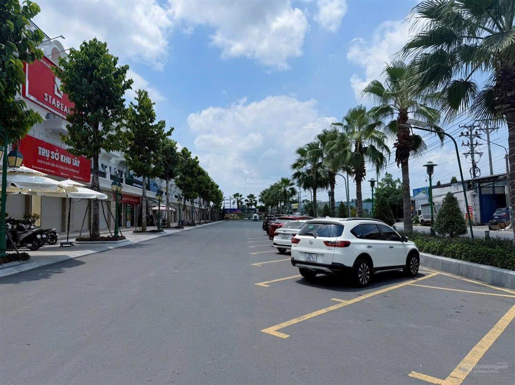 Cần bán lô đất mặt tiền đường d1 giá 2ty9 (bớt lộc) tại kđt năm sao, 100m2.  0931 112 *** ngân