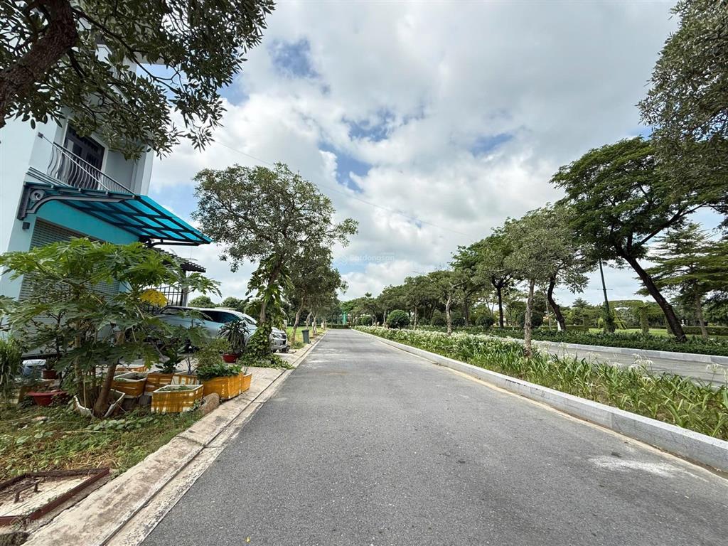 Cần bán lô đất mặt tiền đường d1 giá 2ty9 (bớt lộc) tại kđt năm sao, 100m2.  0931 112 *** ngân