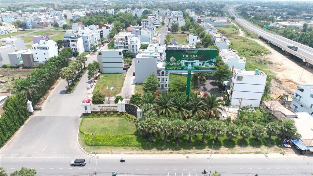 Cần bán căn nhà kđt năm sao 310 giá 5ty9 (thương lượng).  0931 112 *** ngân