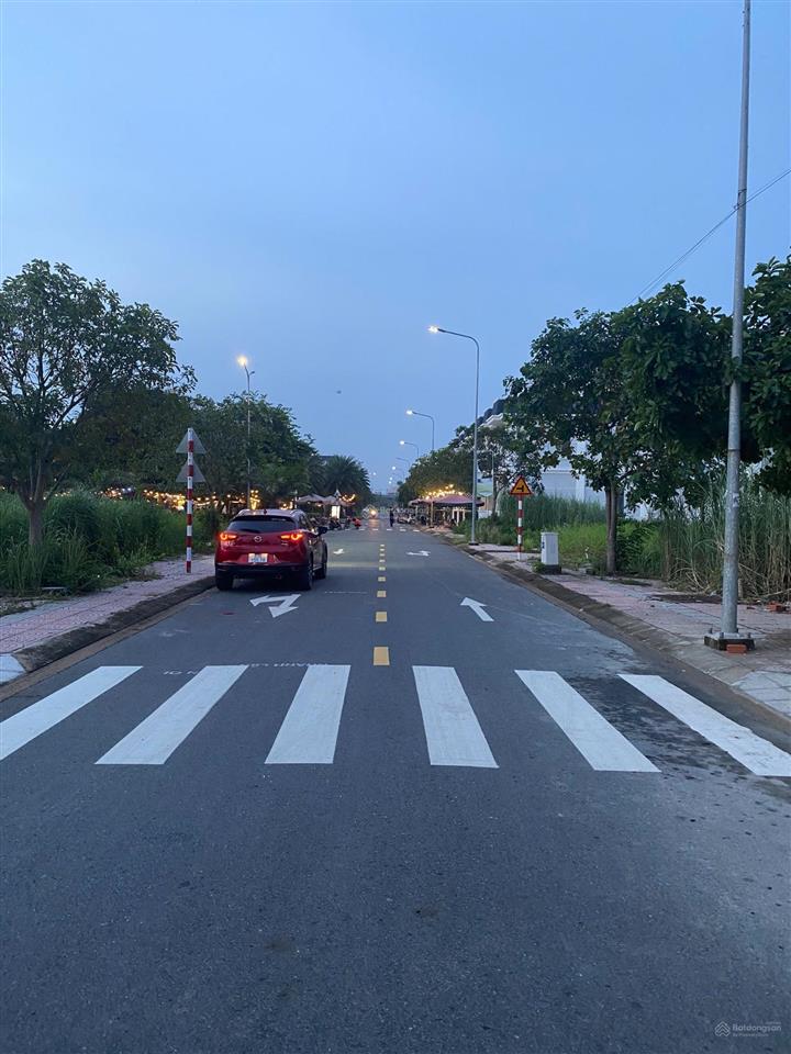Bán đất kđt the sol đường d12 giá 2 tỷ 580 triệu. diện tích 100m.  0931 112 *** ngân