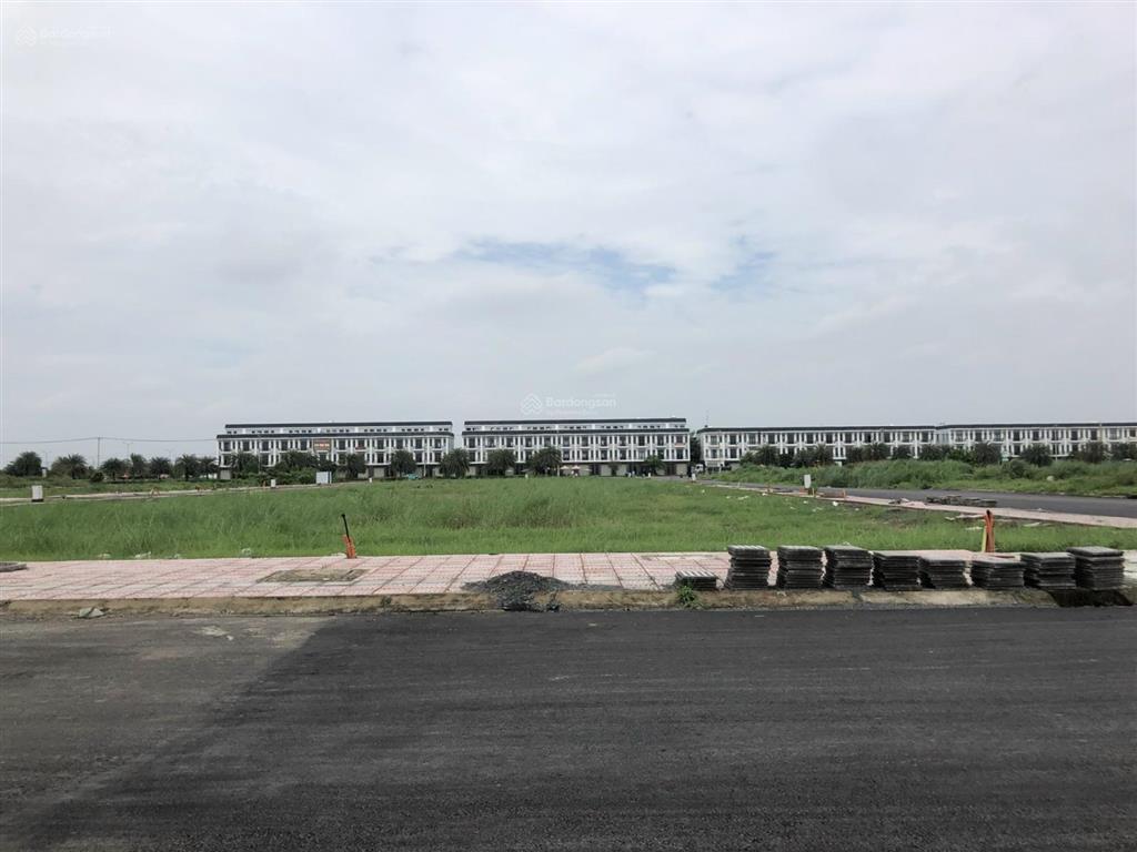 Bán lô mặt tiền 22m kđt the sol city 100m2 giá 3tỷ1 (bớt lộc).  0931 112 *** ngân