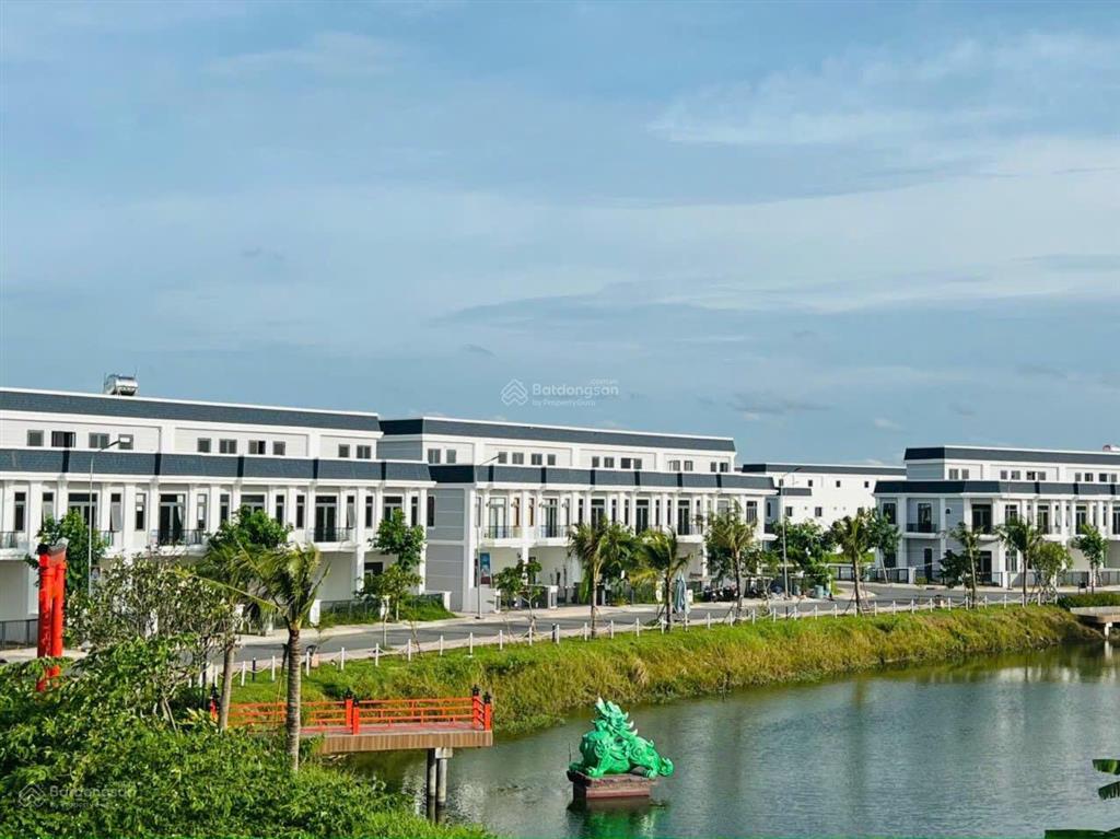 Bán lô góc kđt the sol city 195m2 giá 5ty9 (thương lượng)  o931112822 ngân