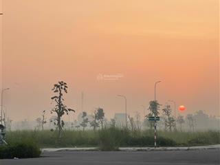 Bán lô góc kđt the sol city 195m2 giá 6ty1 (thương lượng)  o931112822 ngân