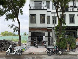 Bán nhà mới xây xong kđt năm sao 270m2 giá 5ty2 (thương lượng)  o931112822 ngân