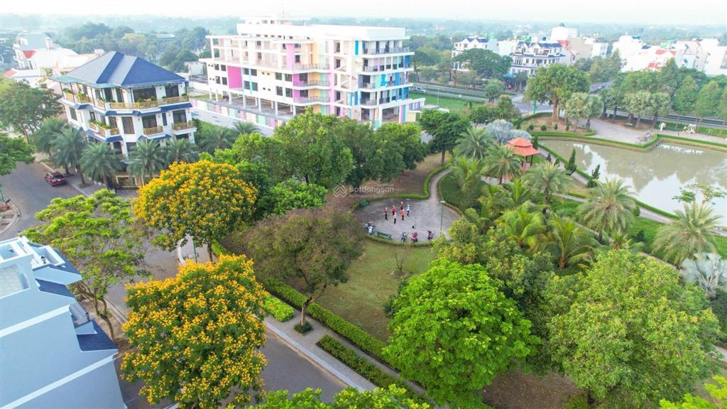 Cần bán lô mặt tiền kđt năm sao 2 giá 4ty7 thương lượng. 126m2  o931112822 ngân